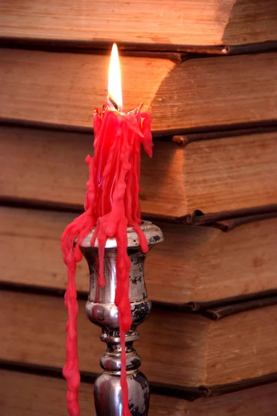 Rote brennende Kerze — Stockfoto