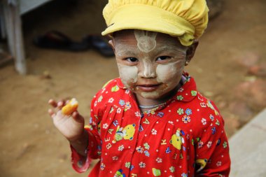 myanmar küçük bir çocuk portresi