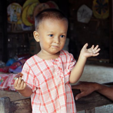 bagan, myanmar içinde komik suratını ile genç çocuk