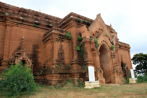 Antiguo templo en Bagan, Myanmar — Foto de Stock