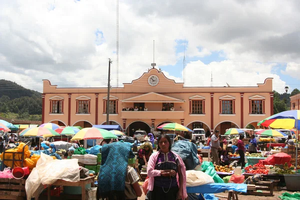 Market in San Juan Chamula main square — Stock Photo, Image