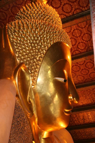 Buddha ansikte profil i kungliga palats i bangkok — Stockfoto