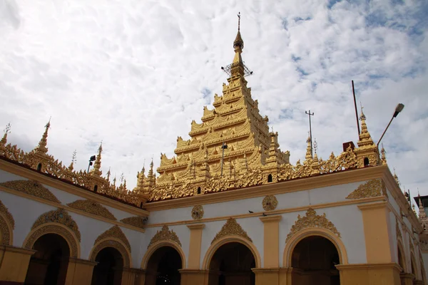 Mahamuni gouden pagode in mandalay, myanmar — Stockfoto