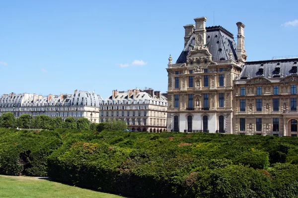 Louvre Museum and Tuileries garden in Paris — Stock Photo, Image