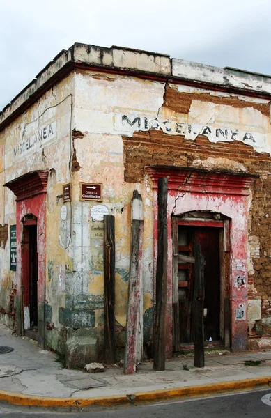 Заброшенный дом, Мерида, Мексика — стоковое фото