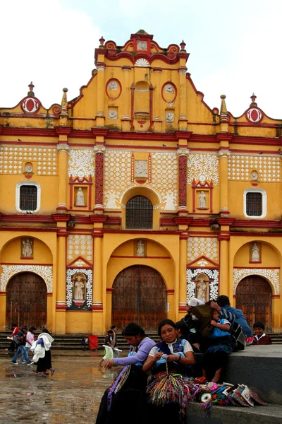 Мексиканская церковь в Сан-Кристобаль-де-Лас-Касас — стоковое фото