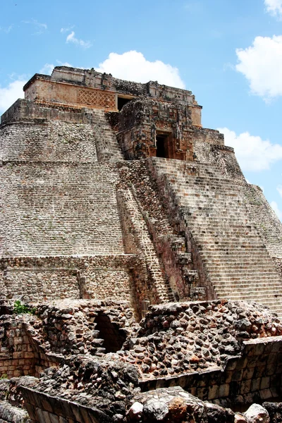 Pirámide en uxmal, México — Foto de Stock