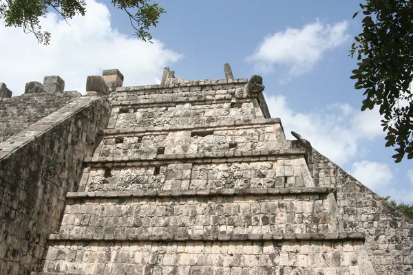 Top of chichen itza pyramid — Stock Photo, Image