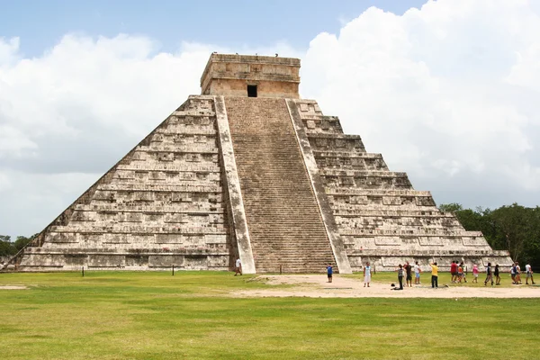 Головна Чичен Іца піраміда — стокове фото