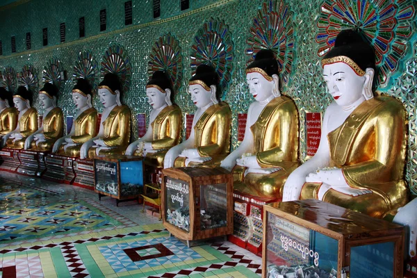 Brzy u ponya shin paya chrám, sagaing hill, myanmar — Stock fotografie