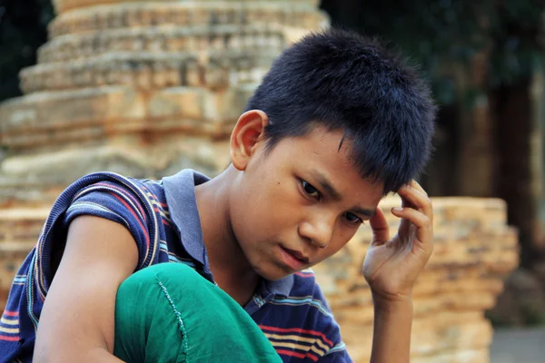 Retrato de criança Mianmar grave — Fotografia de Stock