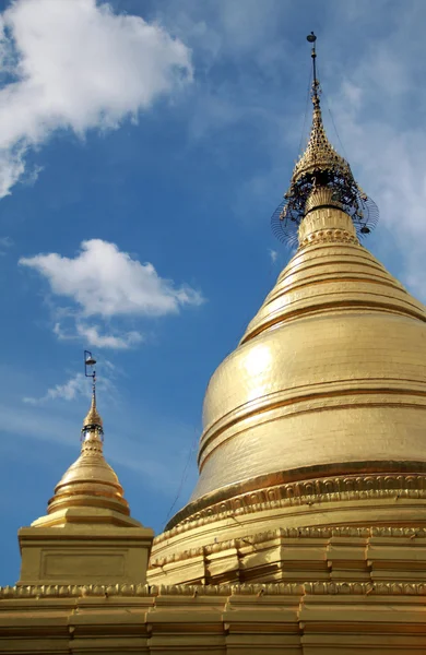 Golden stupa of Kuthodaw Paya in Mandalay — Stock Photo, Image