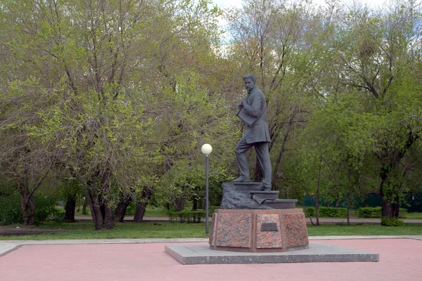Monumento ao artista Mikhail Vrubel em Omsk. Sibéria, Rússia . Fotos De Bancos De Imagens