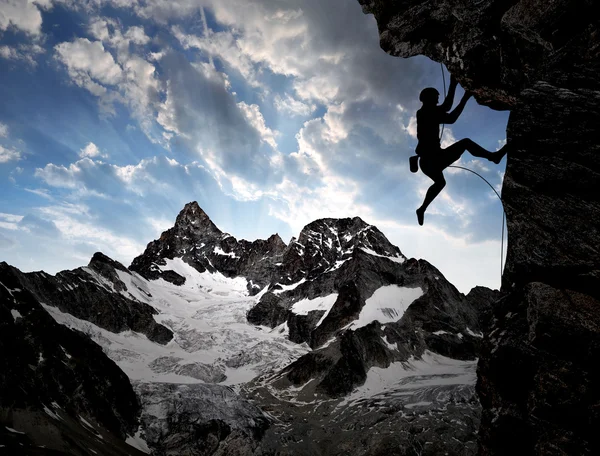 Silhueta de alpinista — Fotografia de Stock