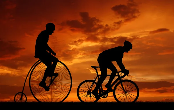Silueta cyklistů — Stock fotografie