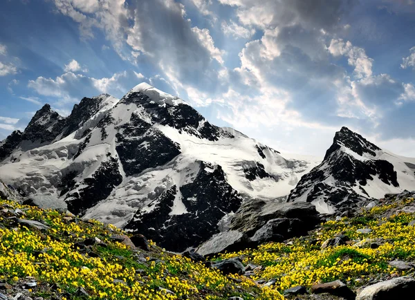 Güzel dağ breithorn ve klein matterhorn — Stok fotoğraf