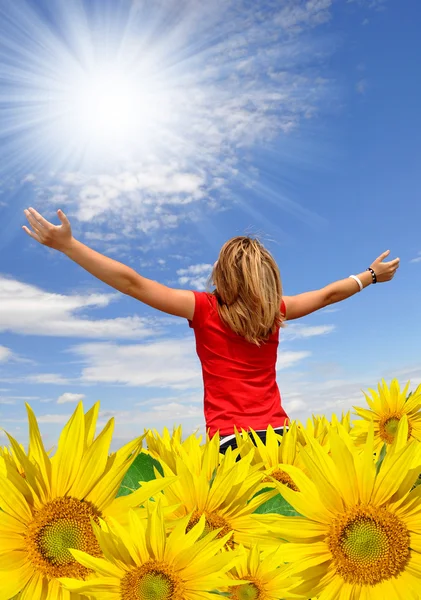The girl in a sunflower field — Stock Photo, Image