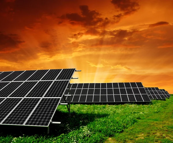 Panele energii słonecznej — Zdjęcie stockowe