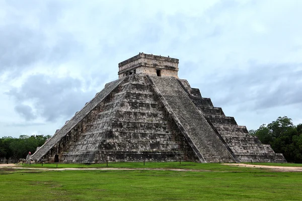 Mayská pyramida kukulcan Royalty Free Stock Fotografie