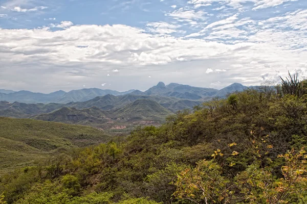 Montagne messicane dello stato di Oxaka in estate — Foto Stock