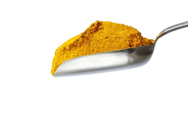 Silberlöffel mit Currypuder auf weißem Hintergrund — Stockfoto