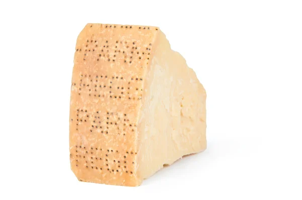 Кусок свежего сыра пармезан — стоковое фото