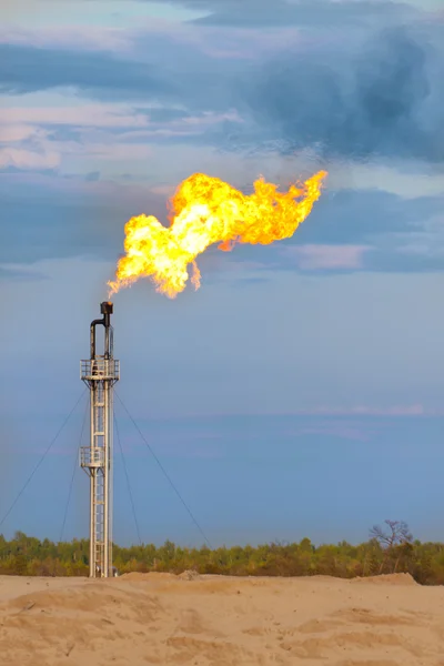 Flare de gás de petróleo — Fotografia de Stock