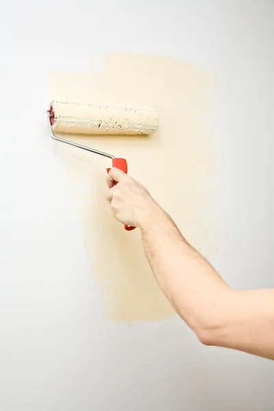 Pintura de la pared con rodillo — Foto de Stock