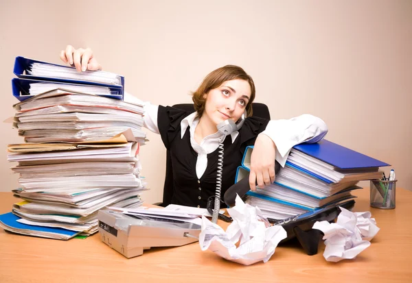 Joven empresaria con toneladas de documentos — Foto de Stock