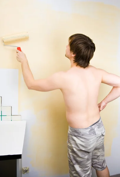 Painting the wall with roller — Stock Photo, Image