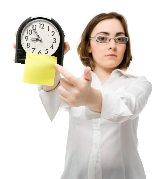 Flickan pekar på clock (fokus på klockan) — Stockfoto