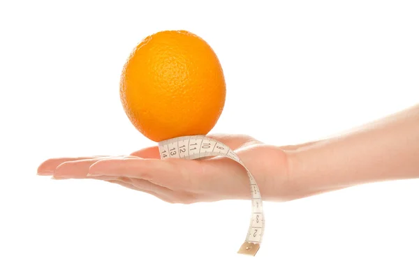 Mano de mujer sosteniendo naranja — Foto de Stock