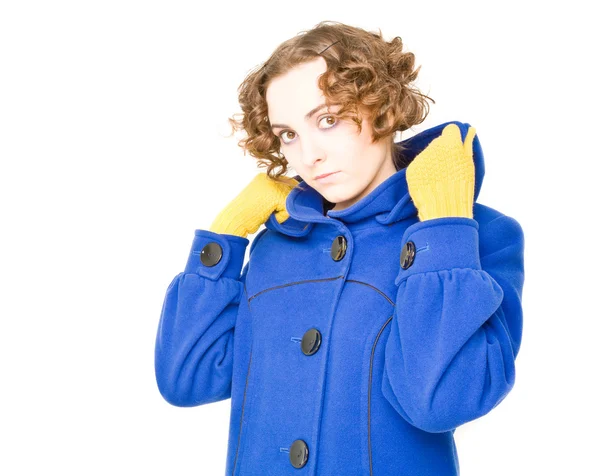Frau im blauen Mantel — Stockfoto