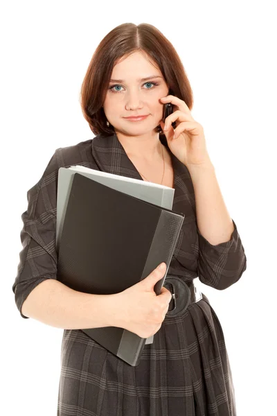 Mulher chamando para telefone e segurando uma pasta preta — Fotografia de Stock