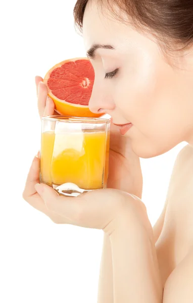 Mulher com um copo de suco fresco — Fotografia de Stock