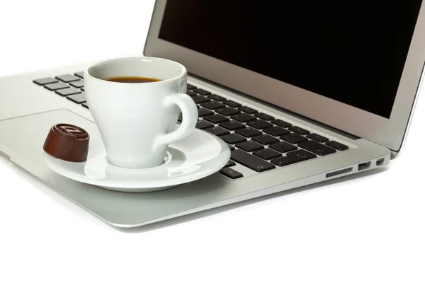 Uma xícara de café e laptop — Fotografia de Stock