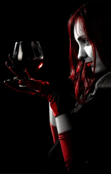 Chica con copa de vino — Foto de Stock