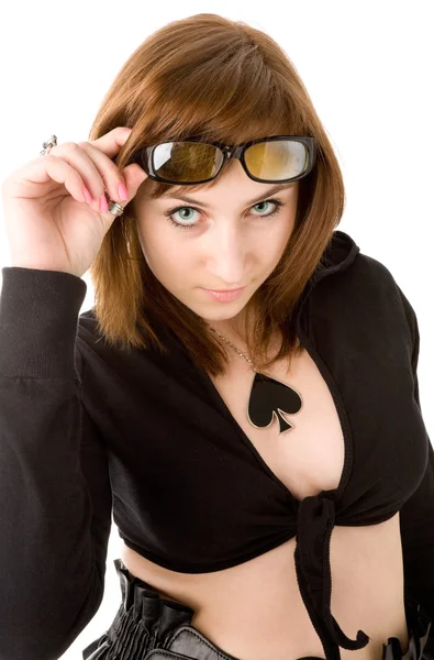 Schöne sexy Frau mit Sonnenbrille, die in die Kamera schaut — Stockfoto