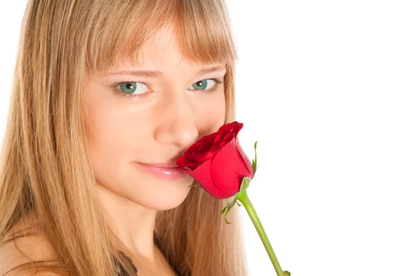 Gyönyörű nő vörös rózsával — Stock Fotó