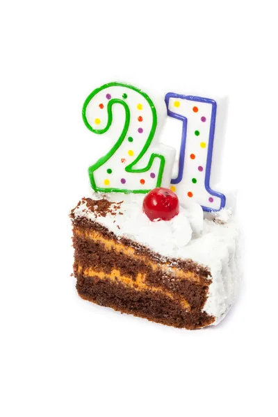 Торт на день рождения с двумя свечами — стоковое фото