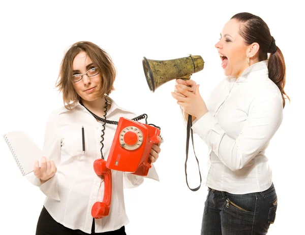 Женщина с мегафоном кричит секретарю: — стоковое фото