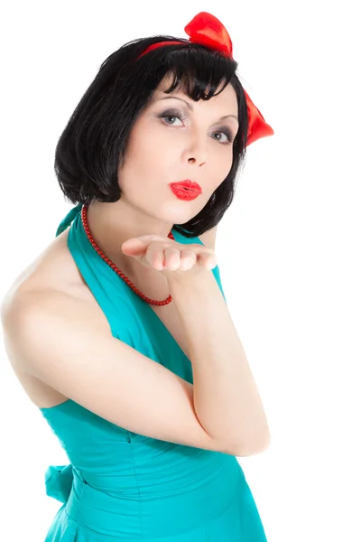 Krásná bruneta žena odesílání vzduchu polibek — Stock fotografie