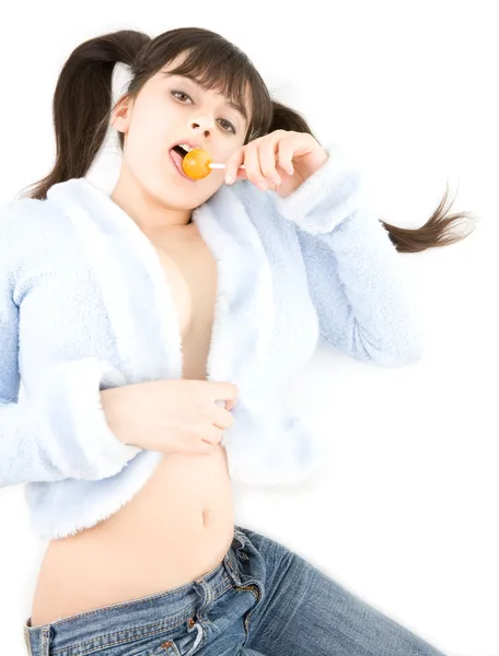 Menina sexy lambendo doces — Fotografia de Stock