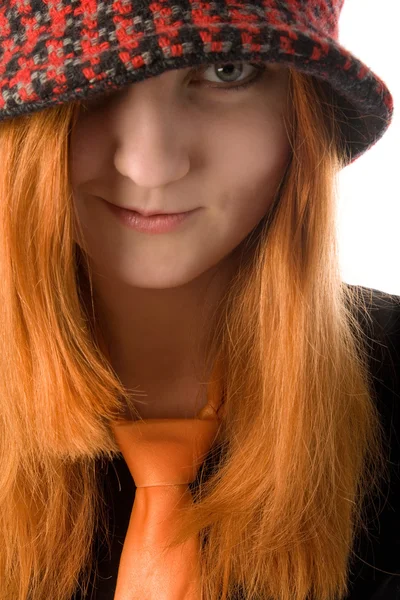 Κόκκινα μαλλιά κορίτσι στο καπέλο — Φωτογραφία Αρχείου