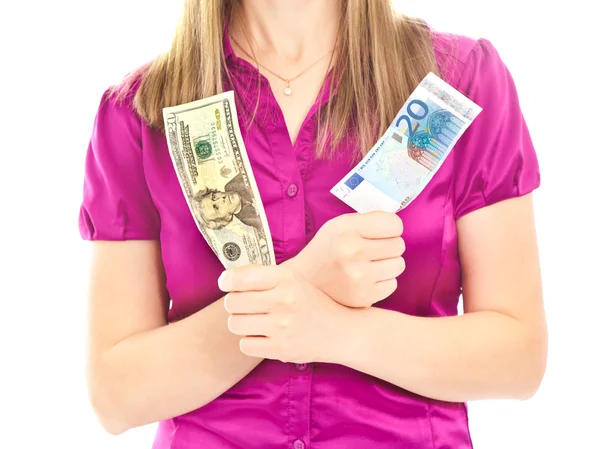 Женские руки держат две разные банкноты — стоковое фото