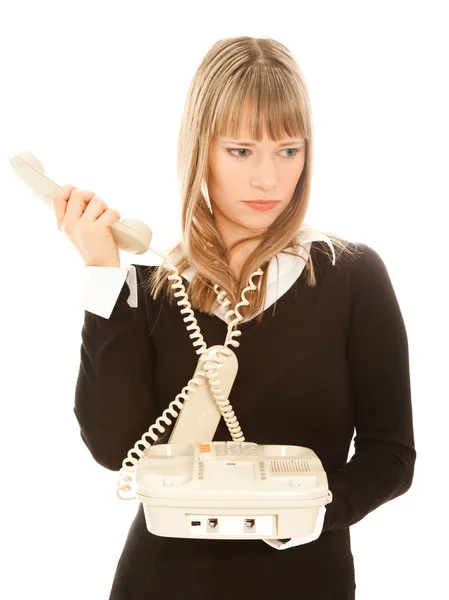 Красива бізнес-леді тримає телефон і виглядає сумно — стокове фото