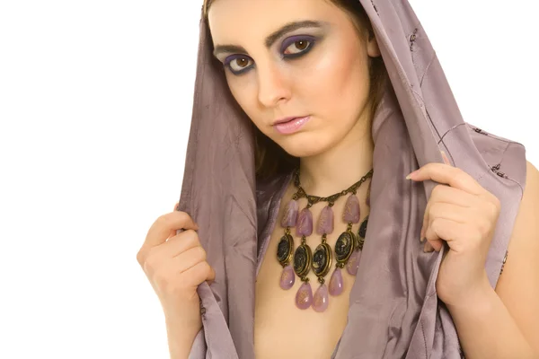 Krásná sexy žena s fialovými šperky — Stock fotografie