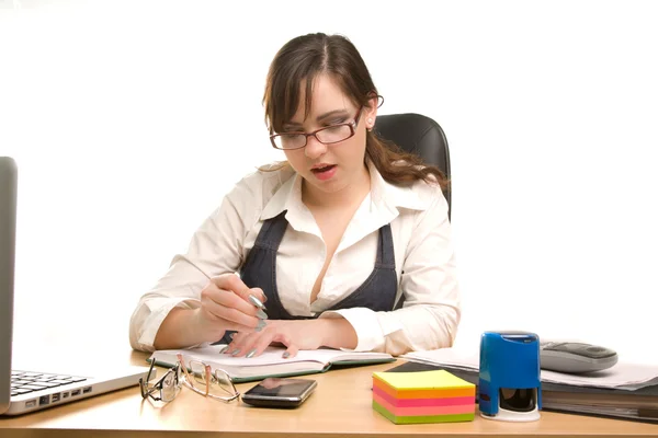 Affärskvinna skriva en anteckning — Stockfoto