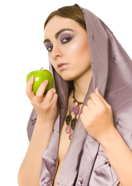 Красивая сексуальная женщина с зеленым яблоком — стоковое фото