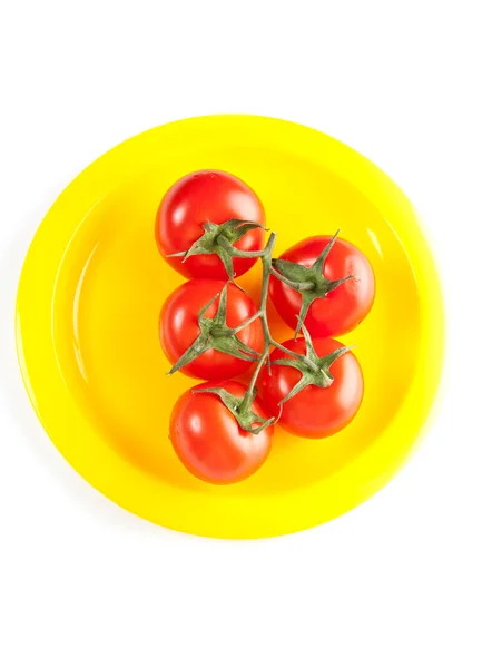 Talerz czerwone pomidory na białym tle — Zdjęcie stockowe
